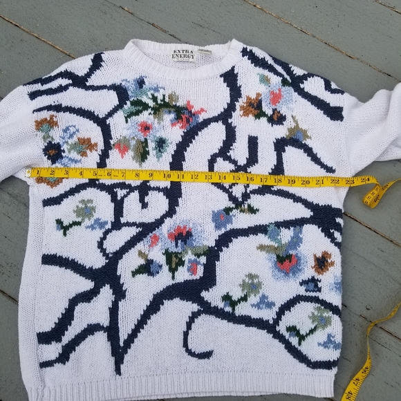 Vintage Chunky White Floral Knit Sweater - Picture 4 of 9